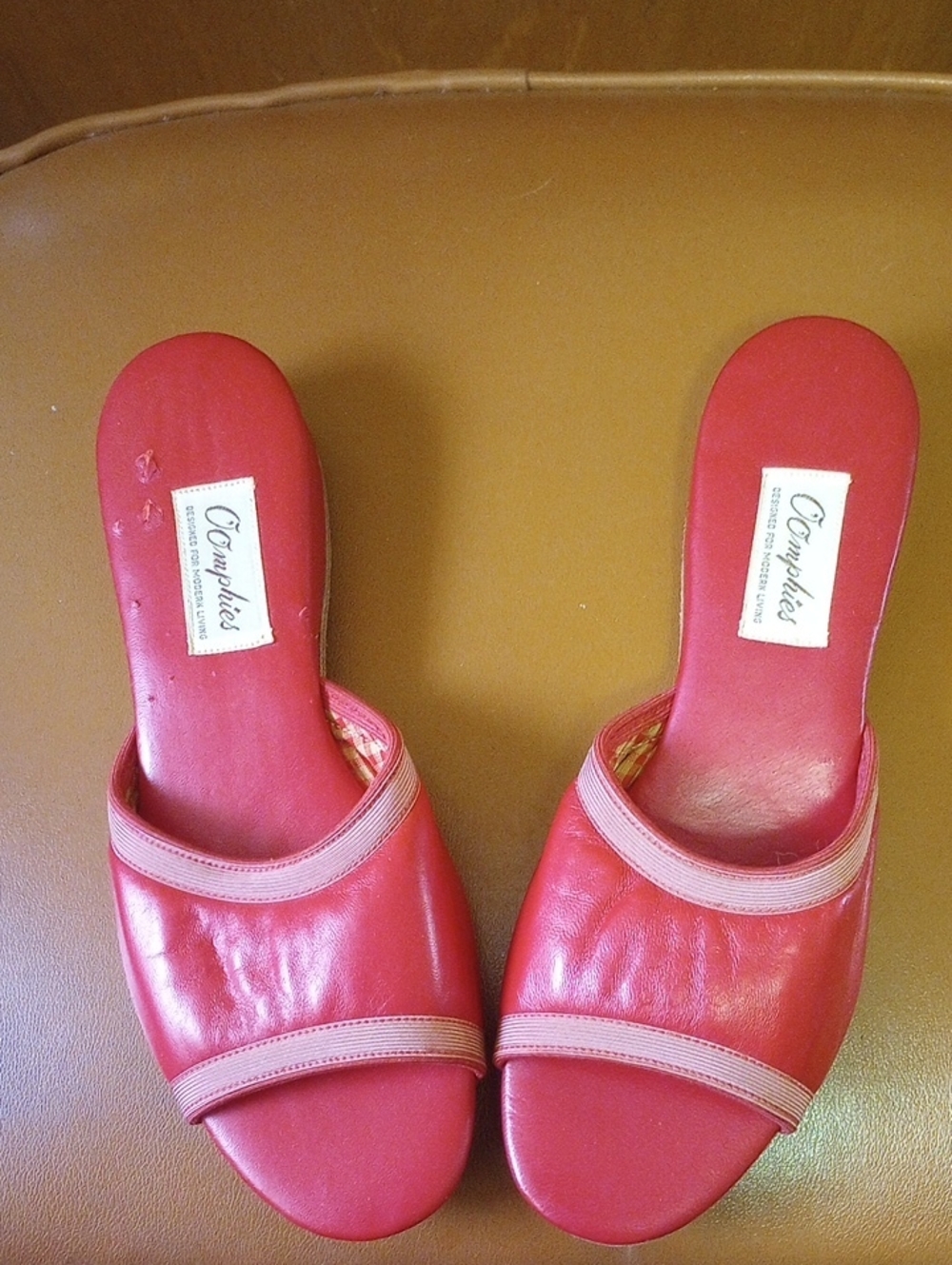 Oomphies Colorful Red Leather Vintage Retro Slip On Shoes, Size 7.5